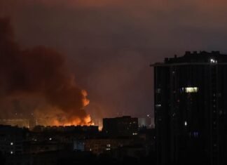 РФ ударила по Киеву баллистикой и добивает дронами: что происходит в столице, подробности (видео)