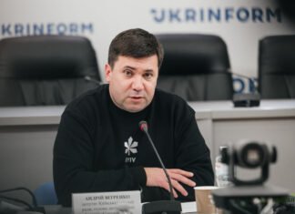 «Готов к сотрудничеству»: заместитель министра образования нашел «прослушку» в своем авто (видео)