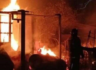 В Запорожской области обстрелы вызвали загорание авто, гаража и хозяйственных сооружений