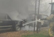 В Запорожской области в результате обстрелов загорелись многоэтажка и два автомобиля