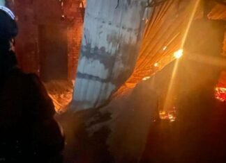 В Запорожской области обстрелы привели к возгоранию двух жилых домов