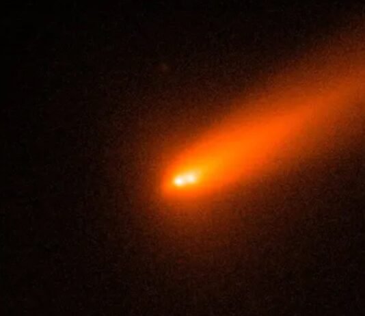 Другая комета ATLAS развалилась на части на пути к Земле: что произошло (видео)