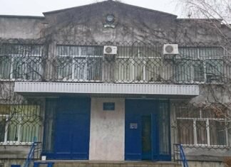 Суд арестовал полицейского, который ранил троих военных в Балабино