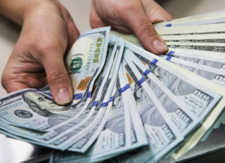 Покупать или продавать: чего ждать от курса доллара до нового года