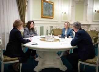 Свириденко в Киеве встретилась с министром Сухопутных войск США