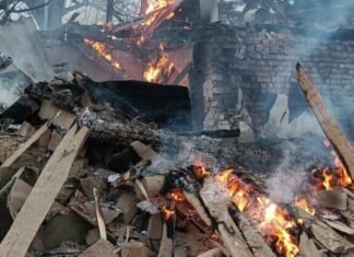 В Орехове сгорел жилой дом после обстрела