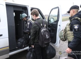 Из двух районов Запорожской области правоохранители эвакуировали ребенка и семерых взрослых