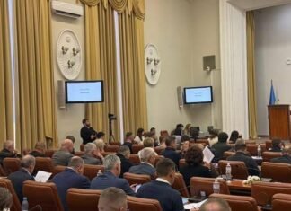 Доплаты педагогам, поддержка коммунальных предприятий и медицины: в Запорожском горсовете внесли изменения в бюджет