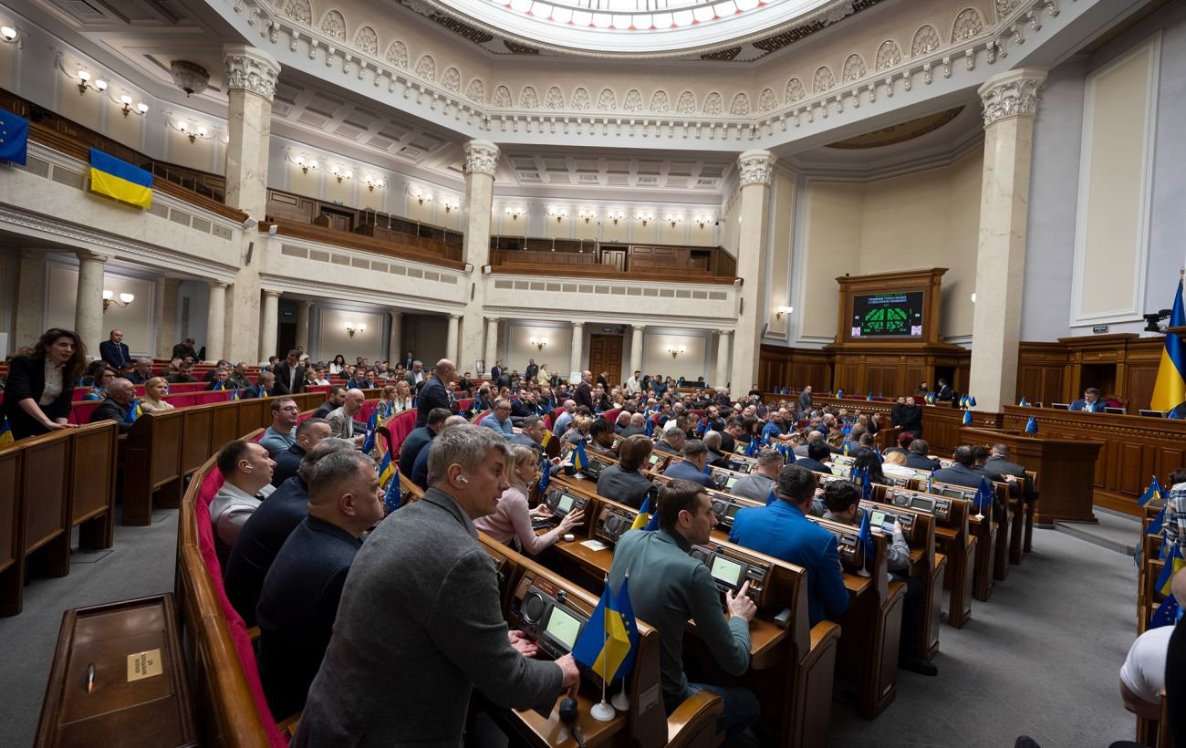 В Раде снова заблокировали трибуну перед голосованием за отставку Гринчук и Галущенко
