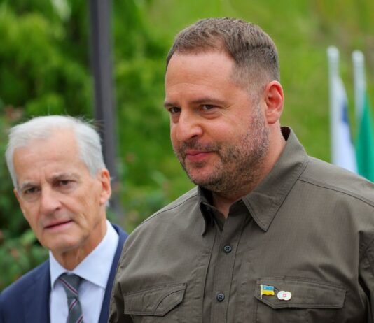 Ермак должен был завтра лететь на встречу с Уиткоффом и зятем Трампа, — Axios