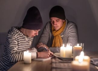 Снова отключения света в большинстве областей: графики «Укрэнерго» на 16 ноября