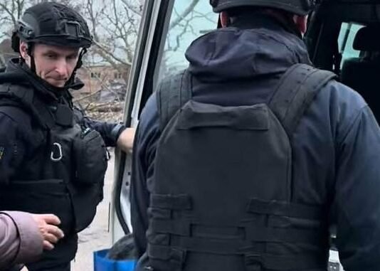 Спасатели эвакуировали двух пожилых женщин из Пологовского района