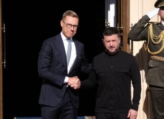 Зеленский после массированного удара провел разговор с президентом Финляндии: детали