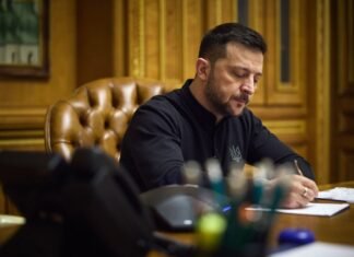 Энергоносители, электроника и не только. Зеленский подписал новый пакет санкций против РФ