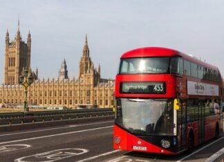 Один из крупнейших доноров Консервативной партии уехал из Британии из-за налогов