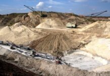 Компания Ахметова покупает еще две лицензии на месторождения глины на Закарпатье