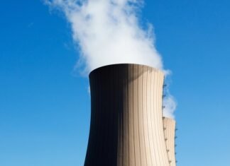 Польша начнет строительство первой АЭС уже в декабре: ЕС согласовал финансирование