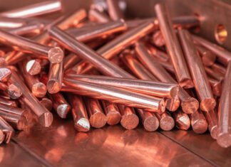 Цена на медь достигла рекордных почти $13 000 за тонну