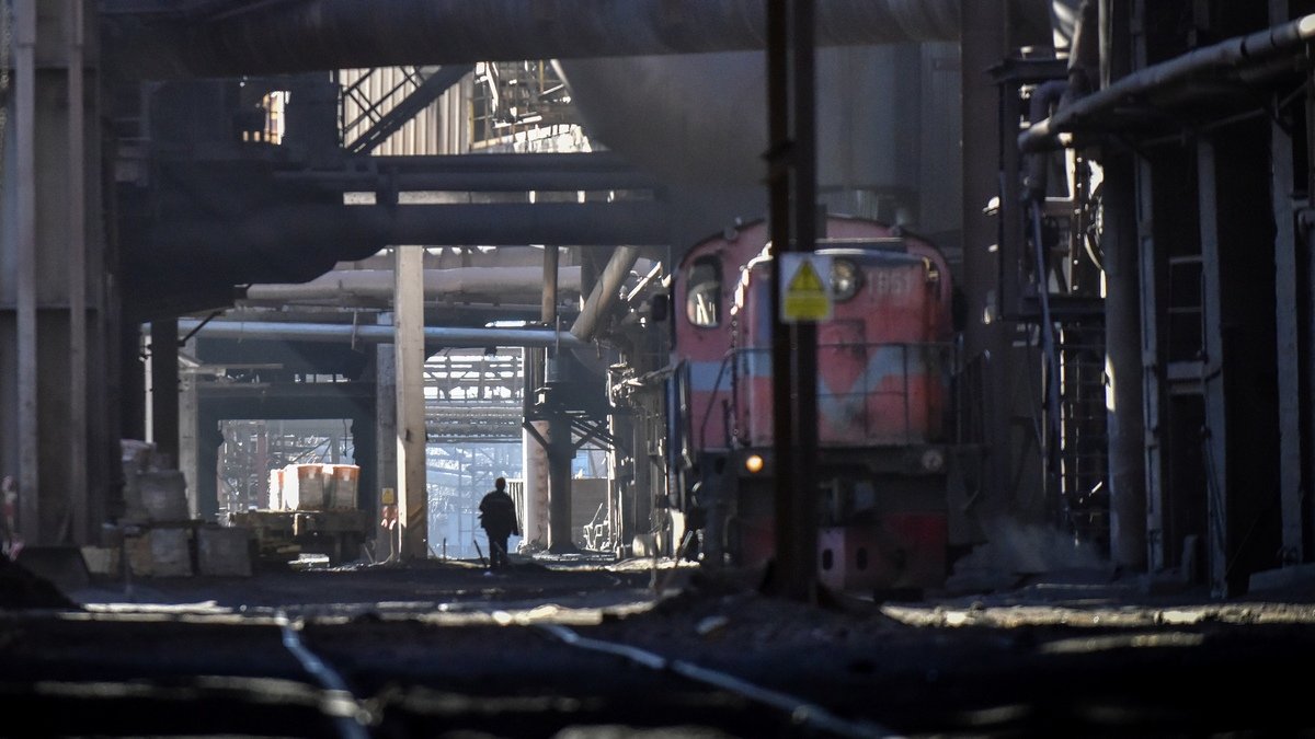 Атака РФ по энергосистеме привела к остановке Запорожстали