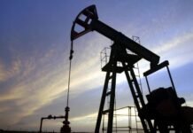 Bloomberg: Государственные НПЗ Индии продолжают покупать российскую нефть из-за скидок