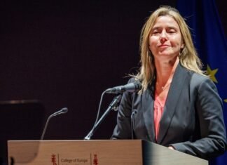 Экс-глава дипломатии ЕС уходит в отставку с должности ректора после обвинений в мошенничестве