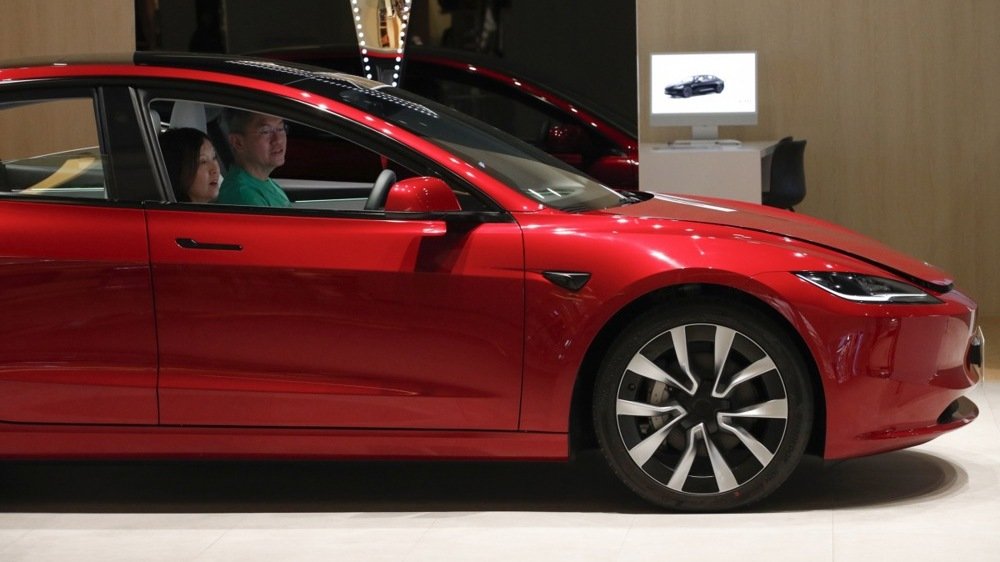 Tesla запустила более дешевую версию Model 3 в Европе