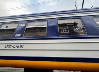 Восстановленная «рижская» электричка начала курсировать в Черниговской области – фото, видео