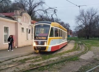 После атаки РФ в Одессе остановили работу трамваев и троллейбусов, отменены пригородные поезда