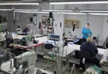 В Буске нашли фабрику, которая подделывала одежду известного итальянского бренда – фото