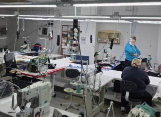 В Буске нашли фабрику, которая подделывала одежду известного итальянского бренда – фото