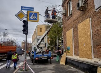 Россия ударила по ТЭЦ в пригороде Харькова. Город без света и тепла