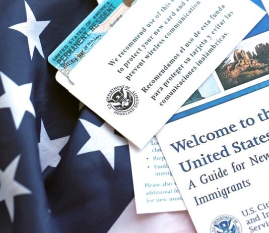 США усилили контроль за Green Card: как это касается украинцев