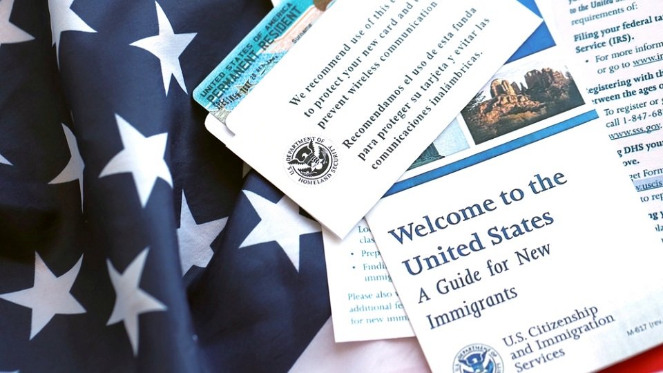 США усилили контроль за Green Card: как это касается украинцев