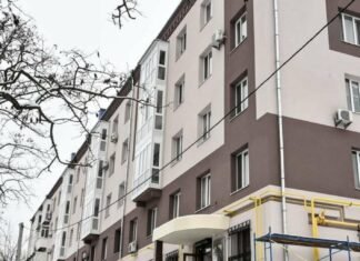 «Вместо квартир здесь была дыра»: в Запорожье завершили восстановление дома после ракетного удара