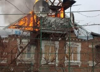 В Запорожской области обстрелы вызвали загорание учебного заведения и дома