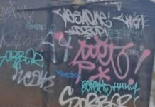 В Запорожье демонтировали самовольно установленные гаражи