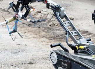 В Запорожье спасатели тренируются разминировать территории роботизированными комплексами