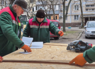 В Запорожье в результате вражеских атак повреждено 12 многоэтажек и 79 частных домов