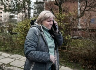 Авиационная атака на Запорожье: фоторепортаж с места попадания бомбы в жилую многоэтажку