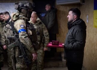 Зеленский записал видео с передового командного пункта в Купянске