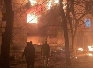 В Запорожье в результате ночной атаки повреждены четыре многоэтажки, есть раненые