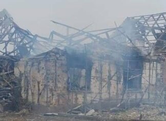 В Запорожской области из-за российских обстрелов загорелся жилой дом