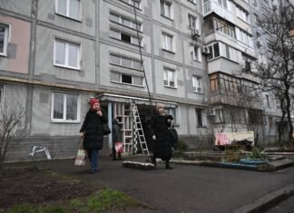 Как выглядит дом в Запорожье после попадания вражеского «Шахеда», — ФОТОРЕПОРТАЖ