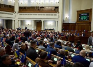 Рада удалила русский из списка языков, которые подлежат защите в Украине