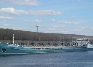 Нефть возить не будет: атакованный в Ростове-на-Дону танкер РФ начал тонуть