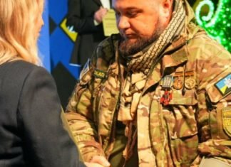 Запорожские ветераны в канун Нового года получили сертификаты на жилье