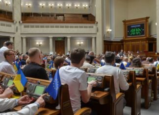 Оппозиция снова заблокировала трибуну в Верховной Раде