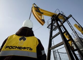 Санкции бьют по Кремлю: Индия уменьшает закупки российской нефти до минимума, — Bloomberg