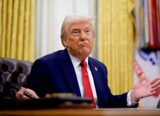 Трамп пока не уверен, будут ли США на переговорах в Париже