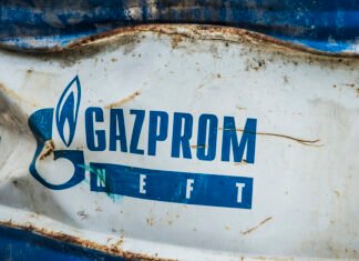 Газпром нефть согласилась продать долю в сербской NIS венграм